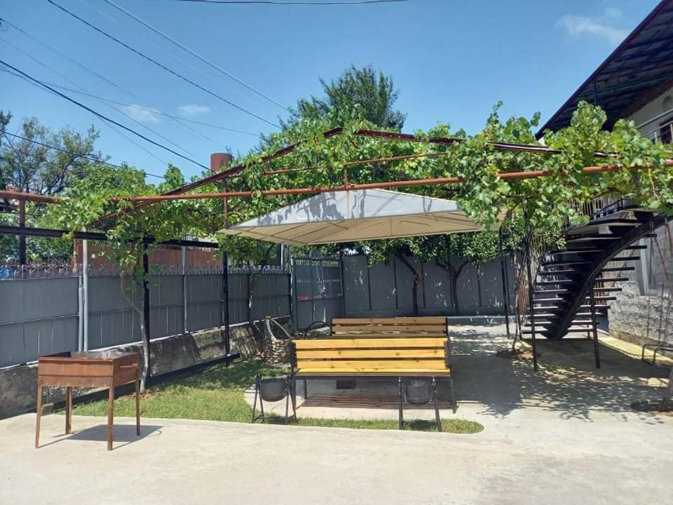 Guest House Fazisi Kutaissi Exterior foto